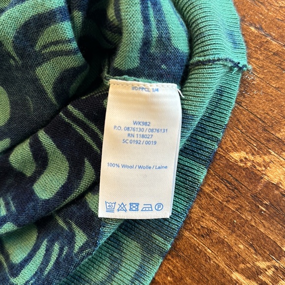 Boden | Blue & Green Retro Print Lightweight Wool Sweater with 3/4 Sleeves - Picture 3 of 6